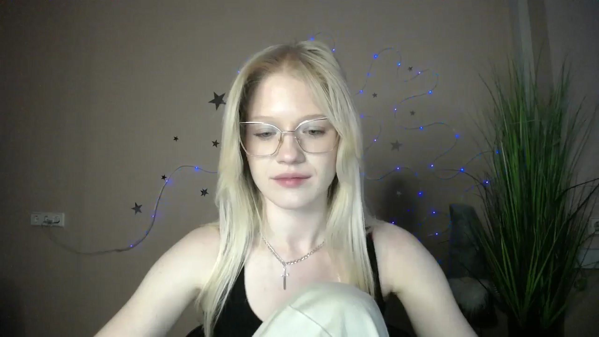 Gallery image thumbnail from Angel_baby's myfreecams stream on, 04/28/2026, 17:39 image 15 of 20