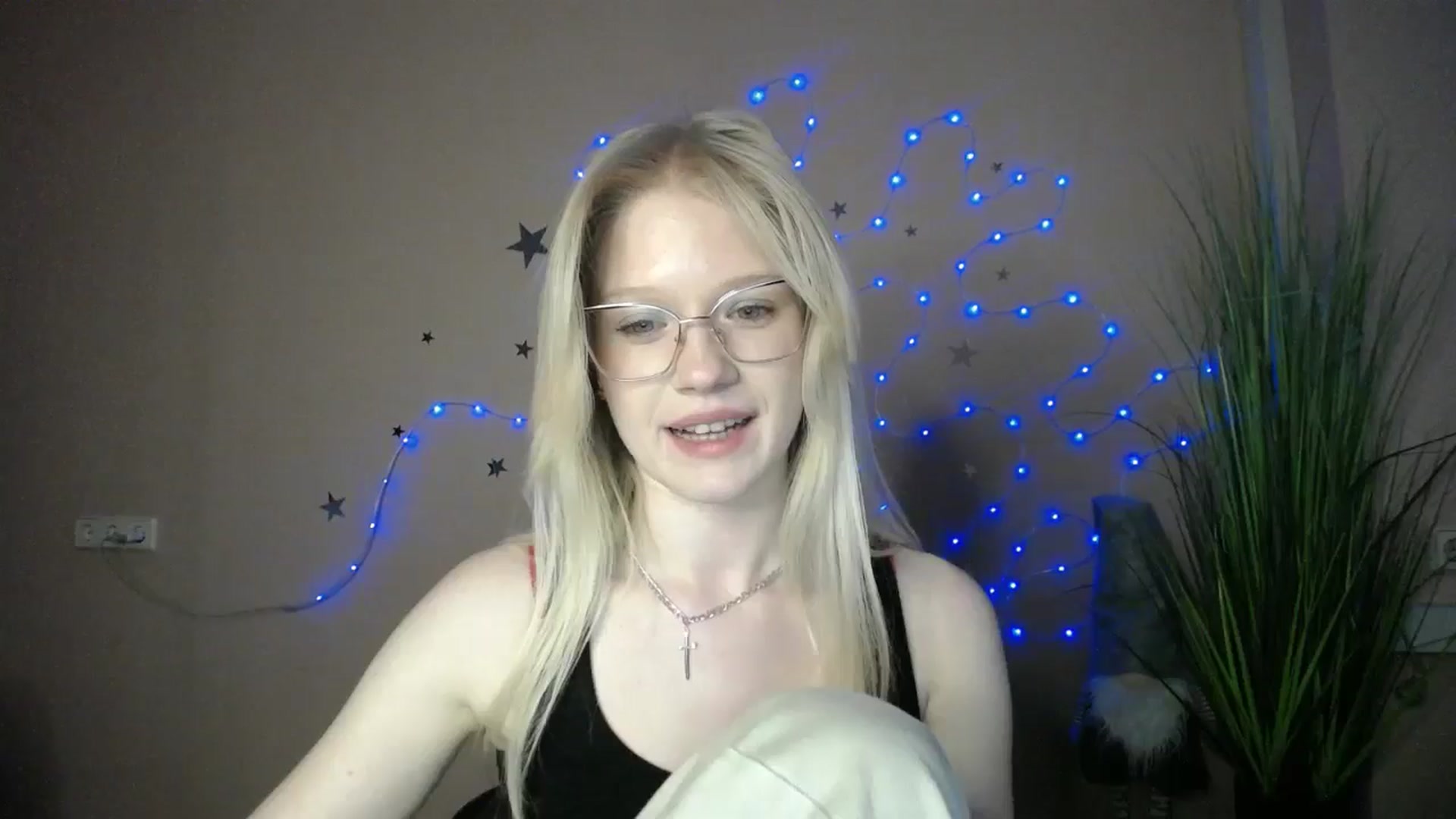 Gallery image thumbnail from Angel_baby's myfreecams stream on, 04/28/2026, 17:39 image 14 of 20