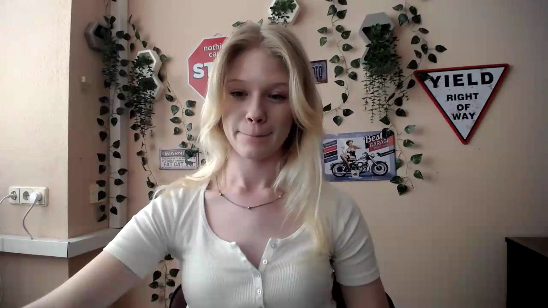 Gallery image thumbnail from Angel_baby's myfreecams stream on, 06/27/2026, 15:35 image 15 of 20