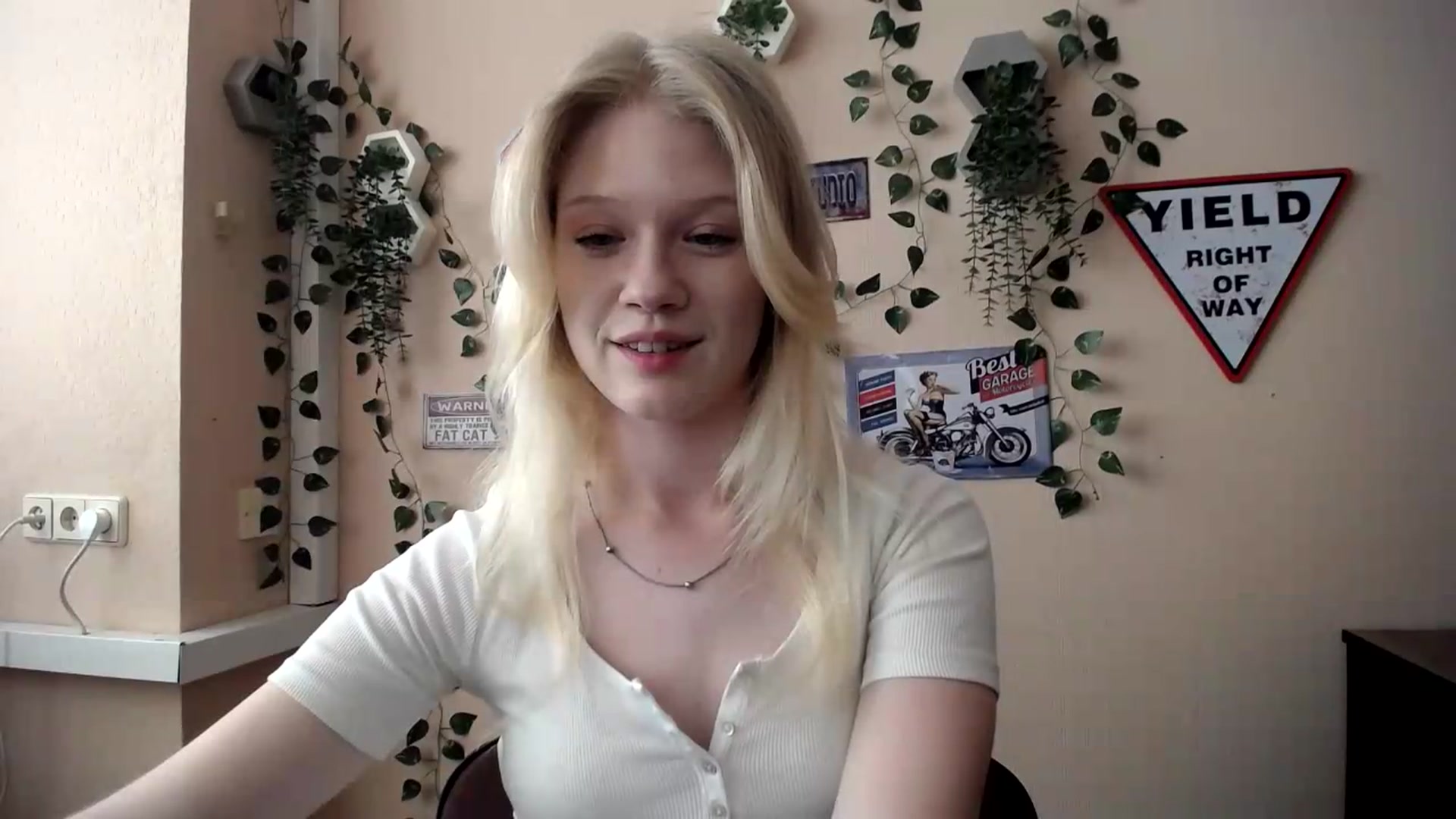 Gallery image thumbnail from Angel_baby's myfreecams stream on, 06/27/2026, 15:35 image 6 of 20