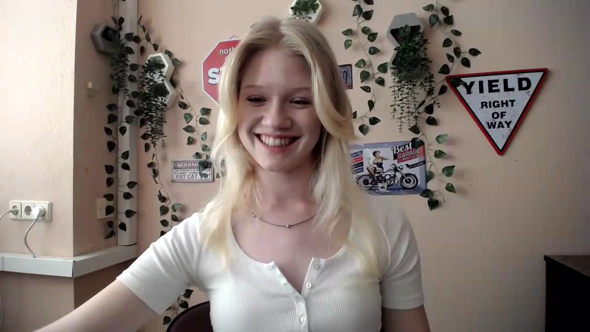 Gallery image thumbnail from Angel_baby's myfreecams stream on, 06/27/2026, 15:35 image 12 of 20