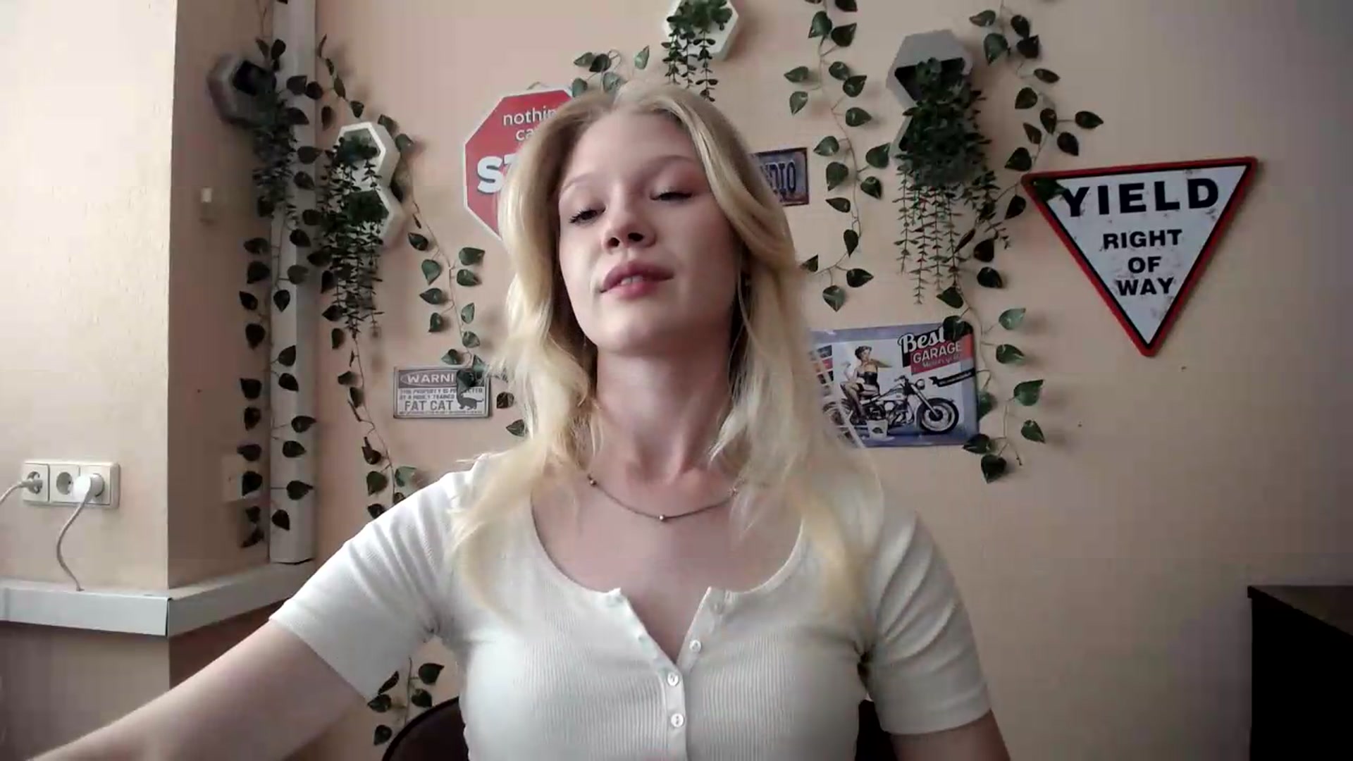 Gallery image thumbnail from Angel_baby's myfreecams stream on, 06/27/2026, 15:35 image 10 of 20