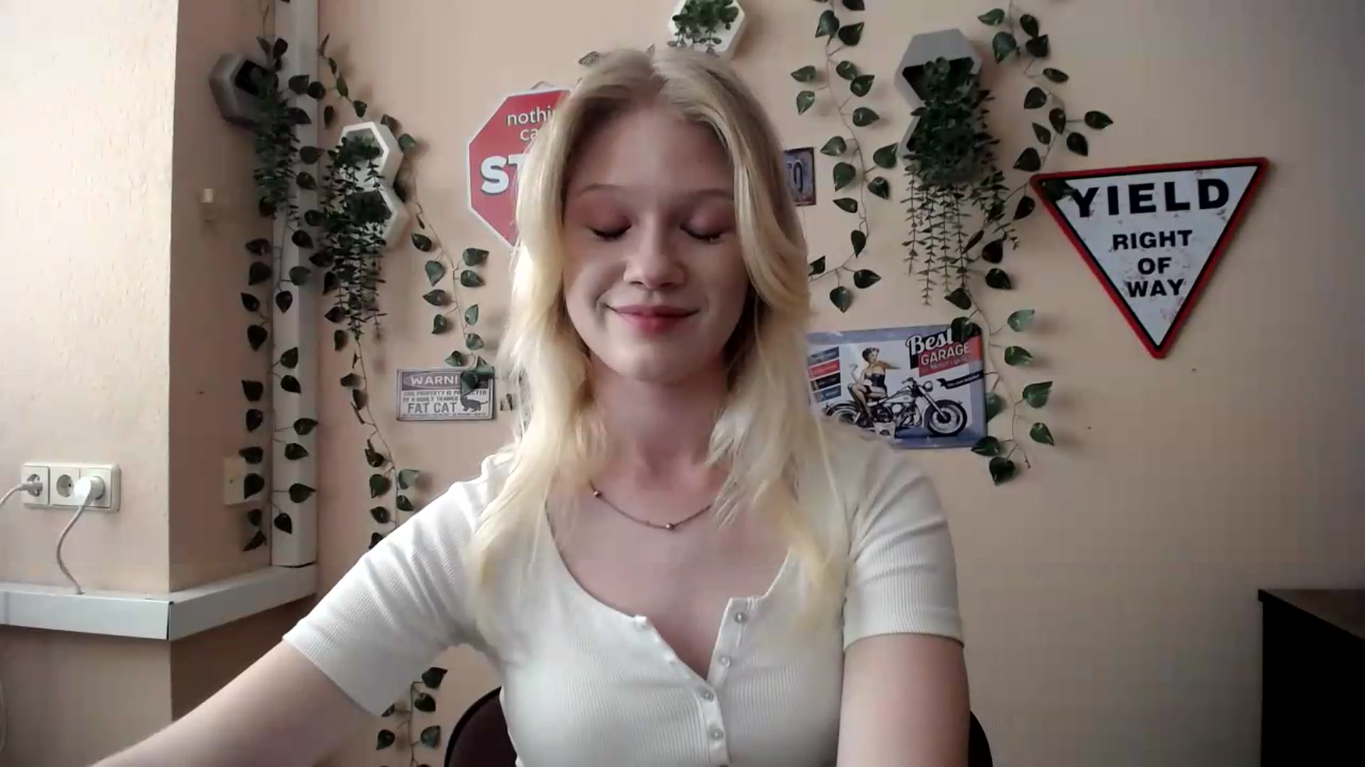 Gallery image thumbnail from Angel_baby's myfreecams stream on, 06/27/2026, 15:35 image 9 of 20