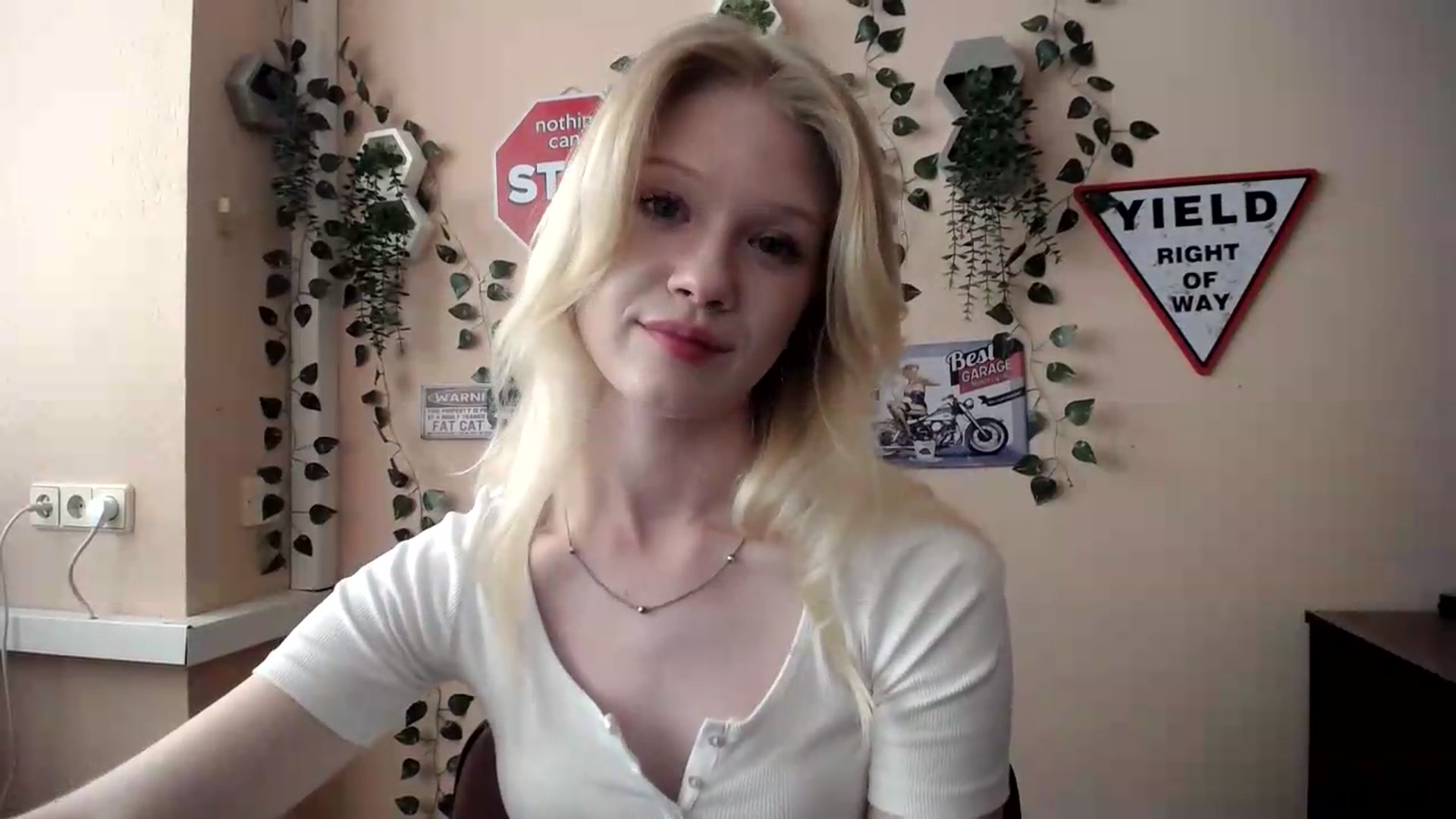 Gallery image thumbnail from Angel_baby's myfreecams stream on, 06/27/2026, 15:35 image 19 of 20