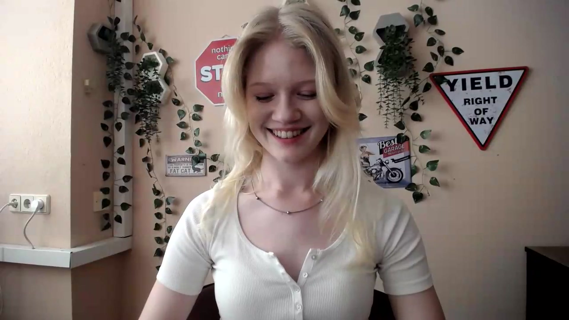 Gallery image thumbnail from Angel_baby's myfreecams stream on, 06/27/2026, 15:35 image 14 of 20