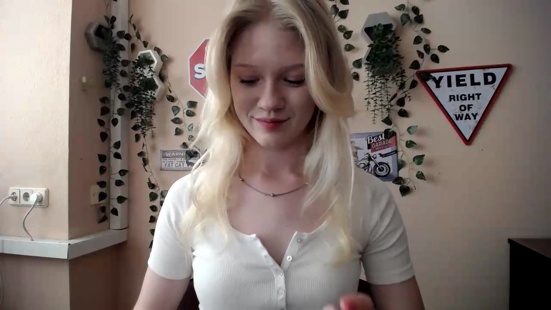 Gallery image thumbnail from Angel_baby's myfreecams stream on, 06/27/2026, 15:35 image 13 of 20