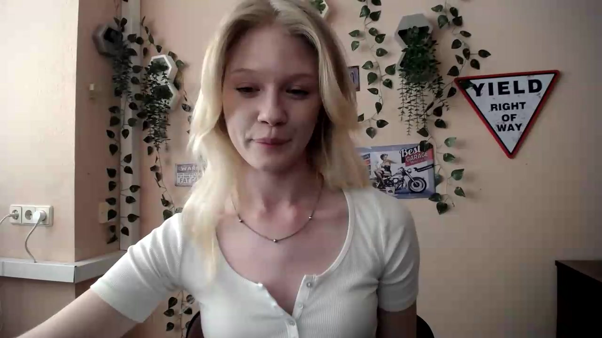 Gallery image thumbnail from Angel_baby's myfreecams stream on, 06/27/2026, 15:35 image 16 of 20