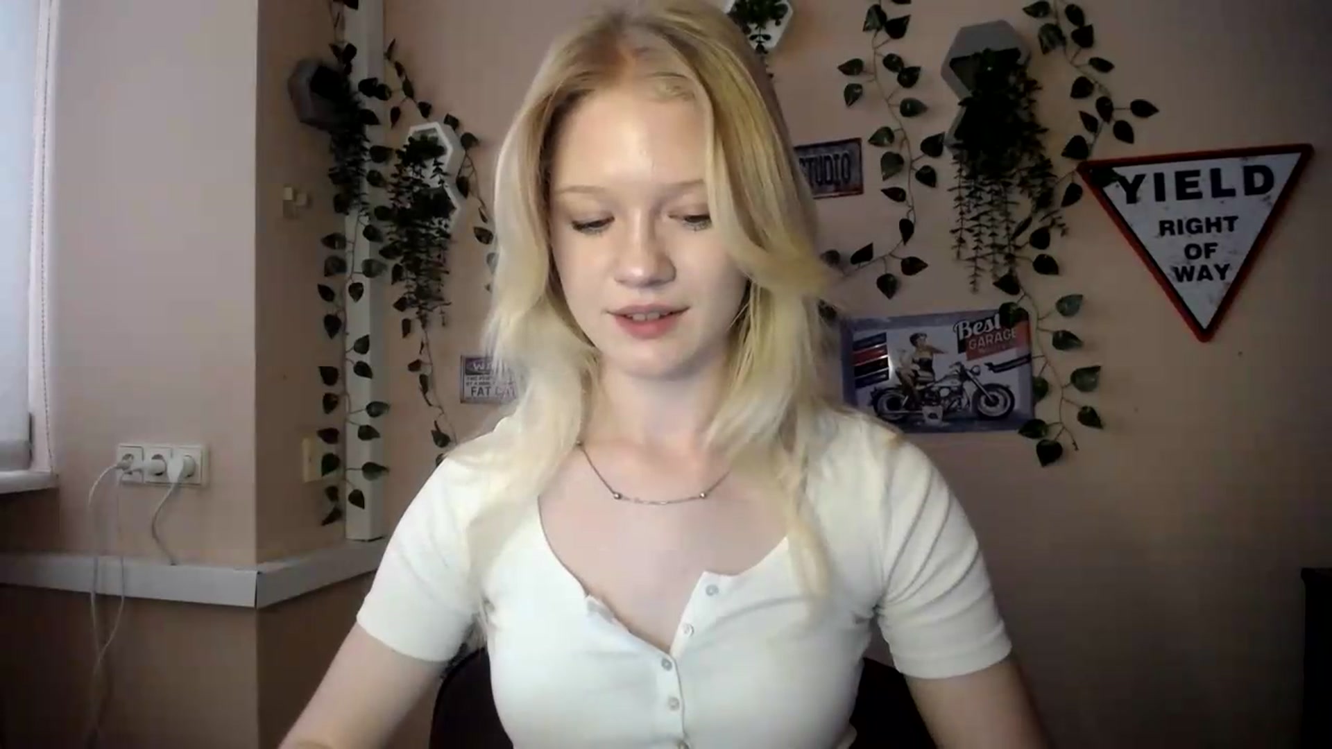 Gallery image thumbnail from Angel_baby's myfreecams stream on, 06/27/2026, 18:01 image 20 of 20