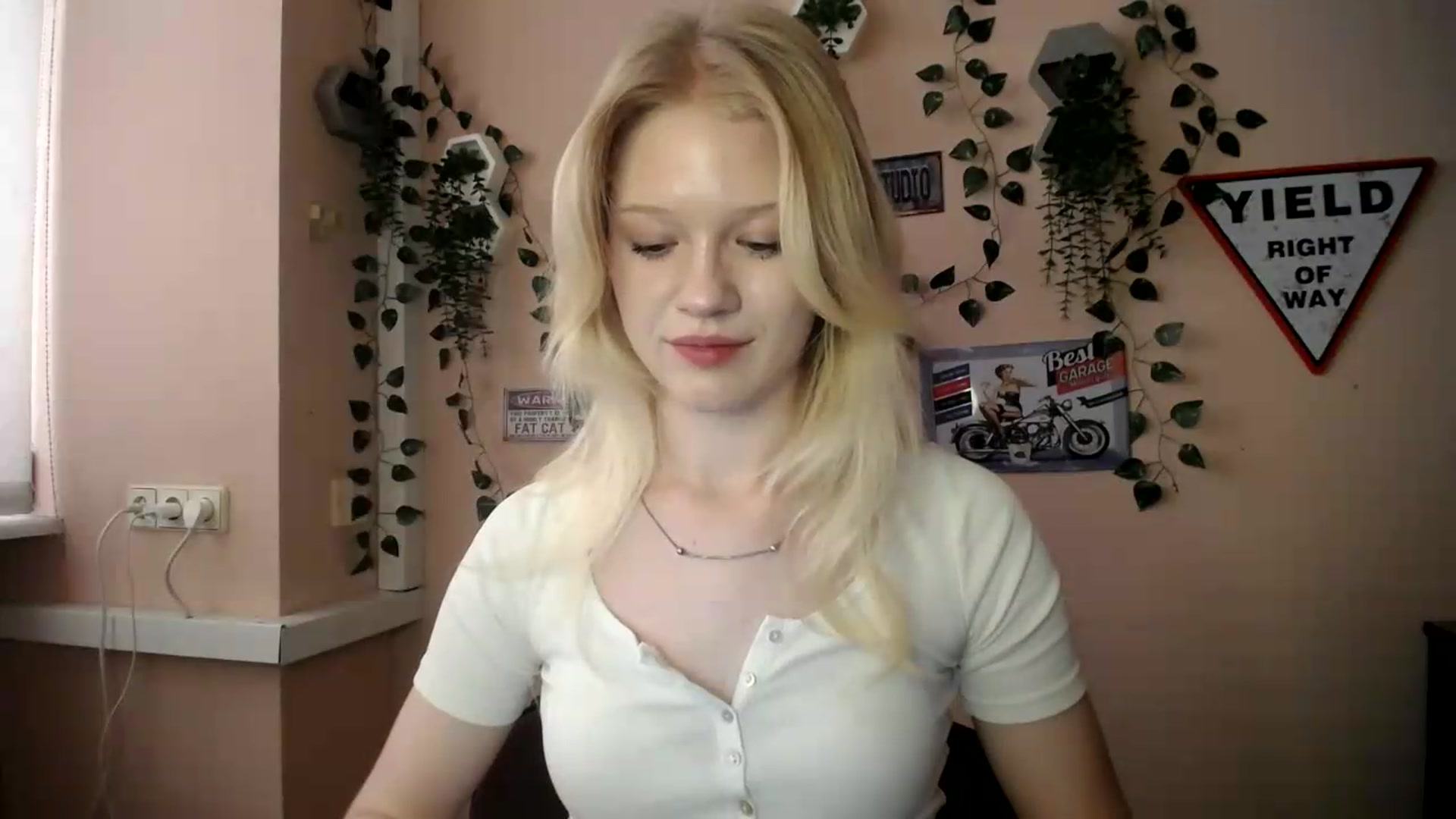 Gallery image thumbnail from Angel_baby's myfreecams stream on, 06/27/2026, 18:01 image 13 of 20