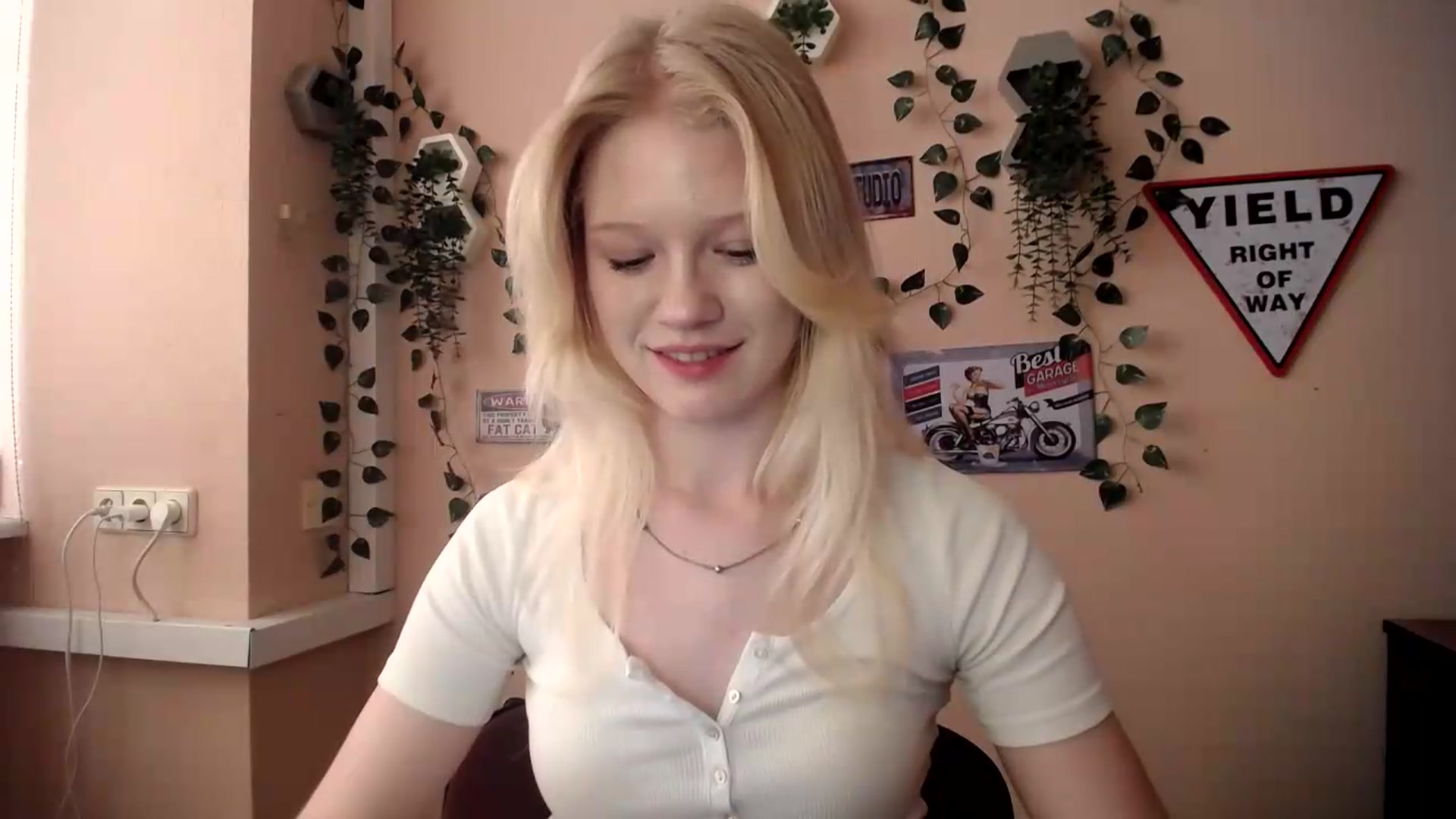 Gallery image thumbnail from Angel_baby's myfreecams stream on, 06/27/2026, 18:01 image 2 of 20