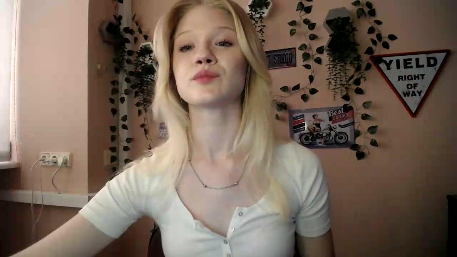 Gallery image thumbnail from Angel_baby's myfreecams stream on, 06/27/2026, 18:01 image 10 of 20