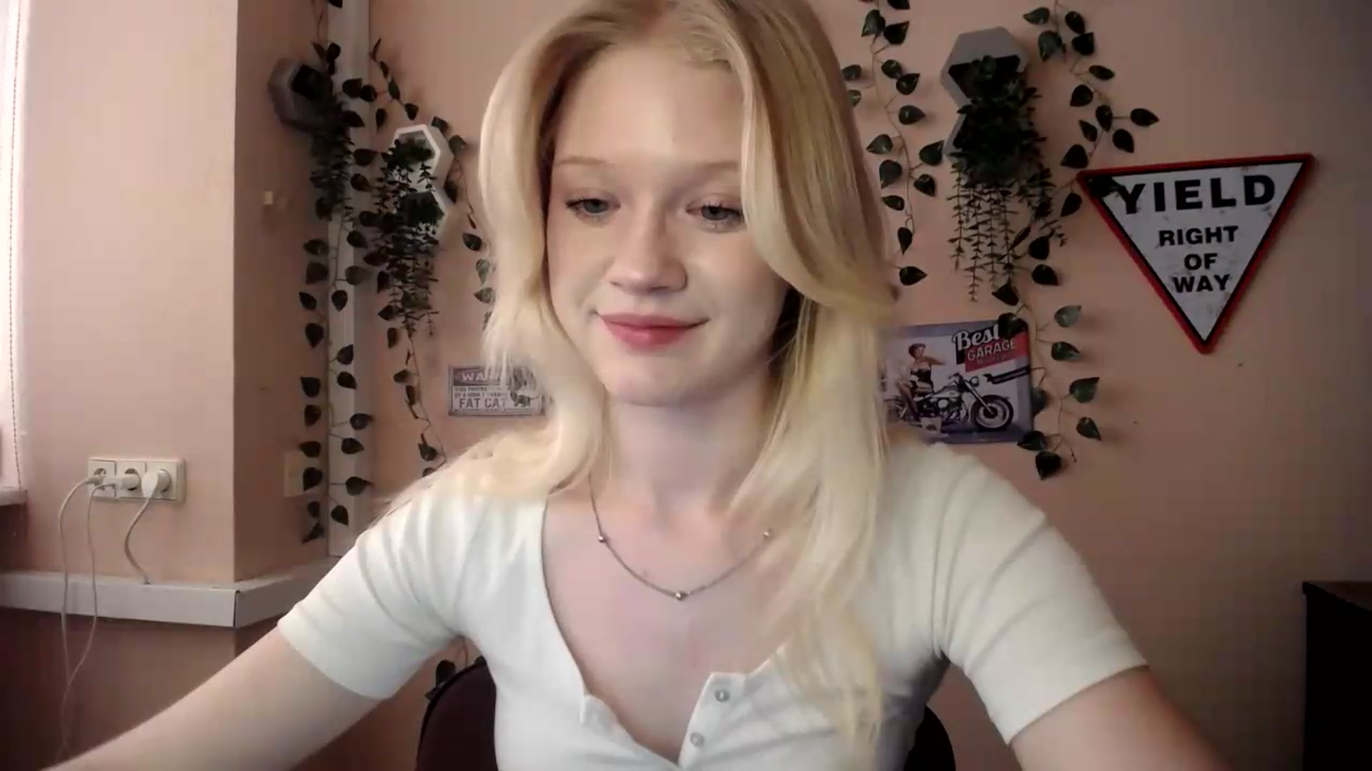 Gallery image thumbnail from Angel_baby's myfreecams stream on, 06/27/2026, 18:01 image 6 of 20