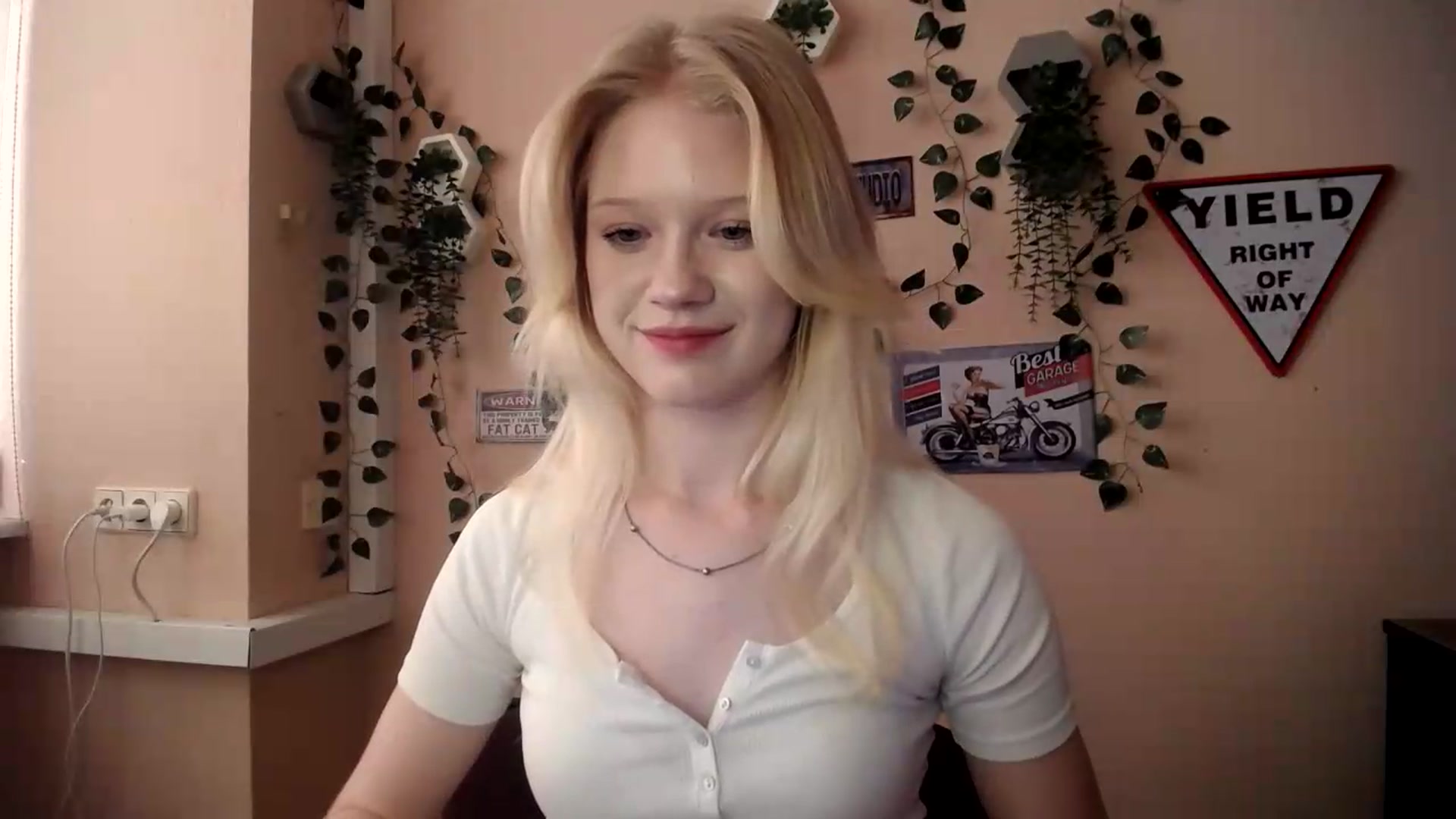 Gallery image thumbnail from Angel_baby's myfreecams stream on, 06/27/2026, 18:01 image 4 of 20