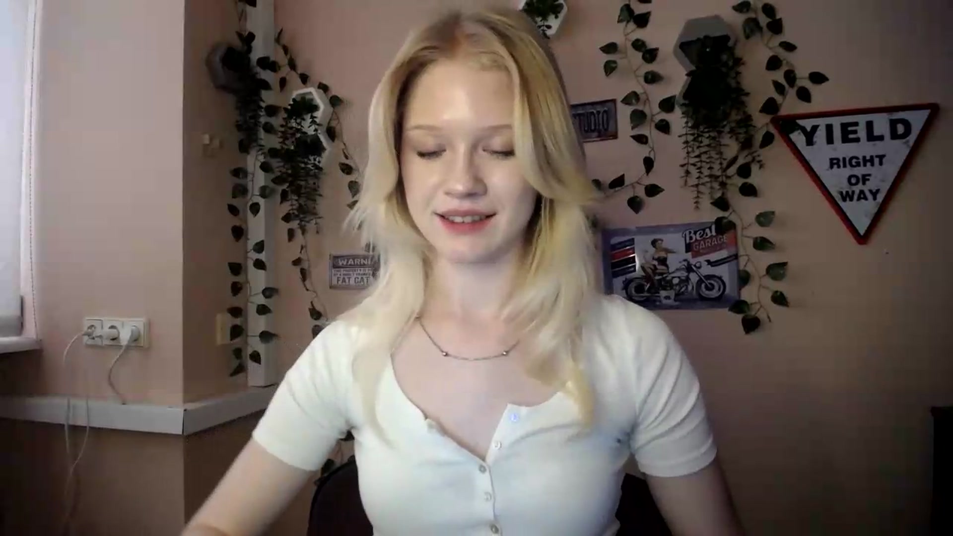 Gallery image thumbnail from Angel_baby's myfreecams stream on, 06/27/2026, 18:01 image 18 of 20