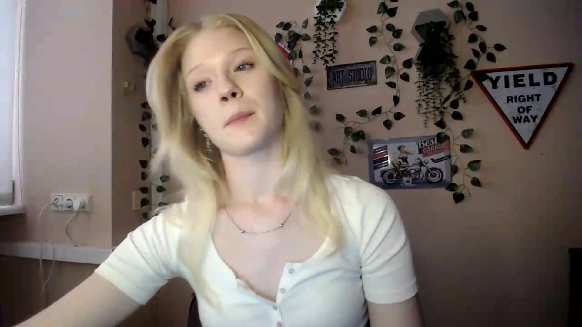 Gallery image thumbnail from Angel_baby's myfreecams stream on, 06/27/2026, 18:01 image 19 of 20