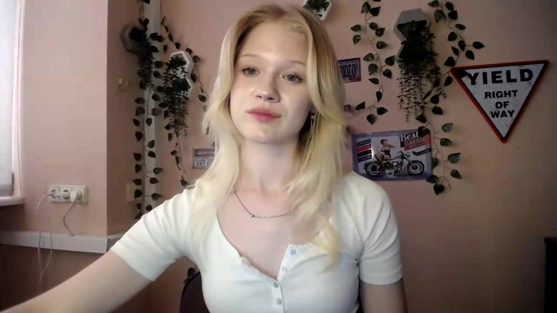 Gallery image thumbnail from Angel_baby's myfreecams stream on, 06/27/2026, 18:01 image 15 of 20