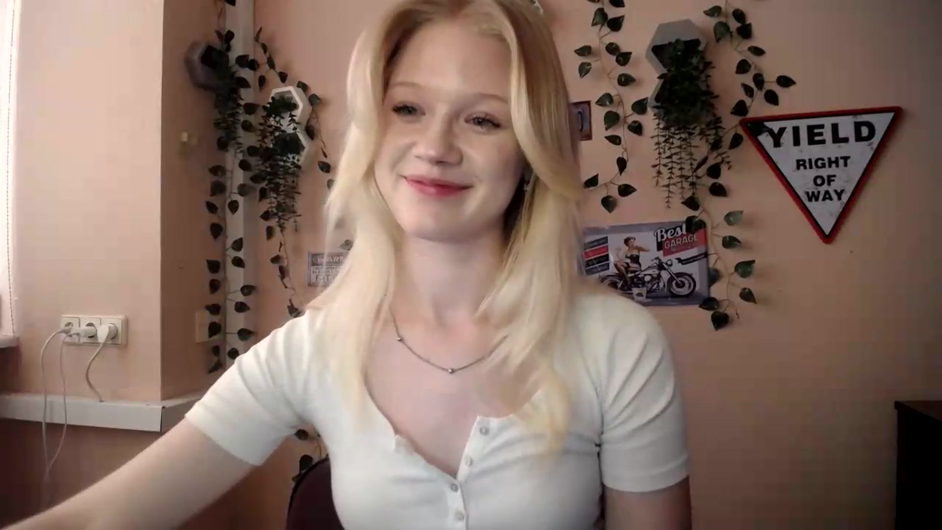 Gallery image thumbnail from Angel_baby's myfreecams stream on, 06/27/2026, 18:01 image 5 of 20