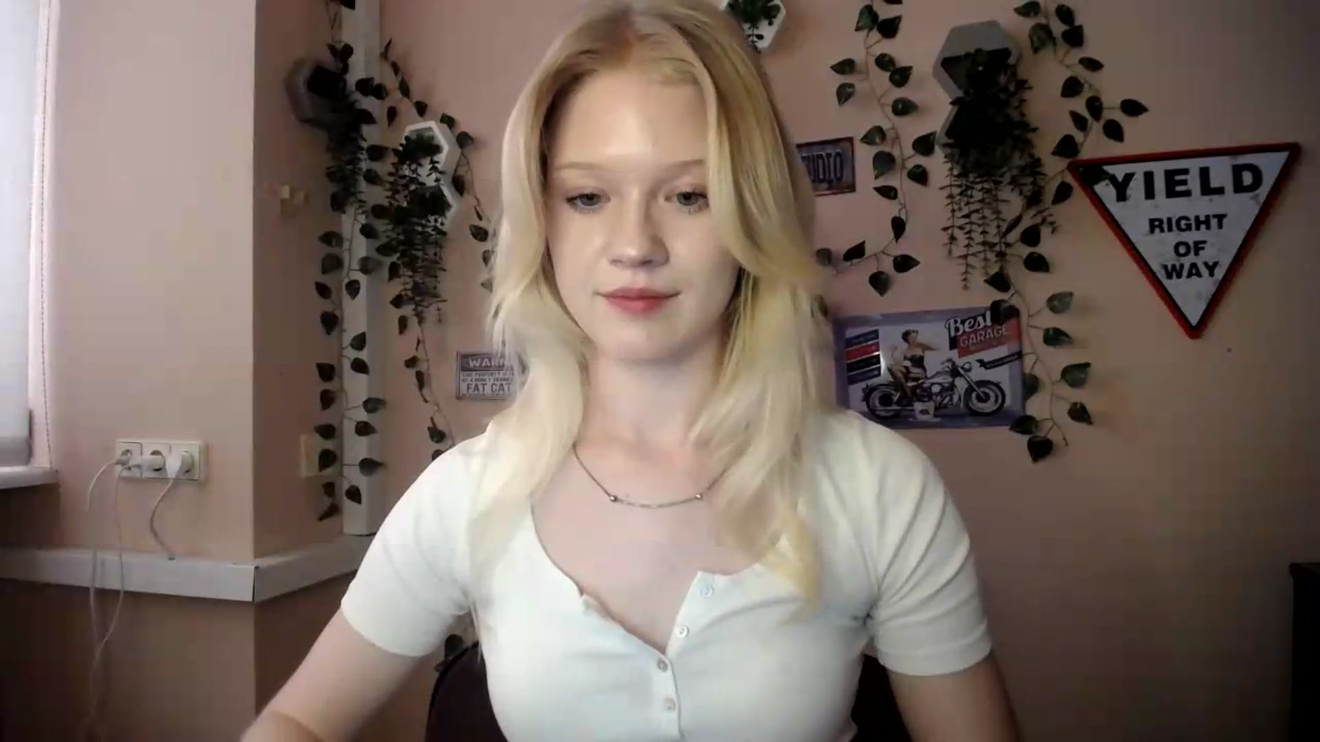 Gallery image thumbnail from Angel_baby's myfreecams stream on, 06/27/2026, 18:01 image 16 of 20
