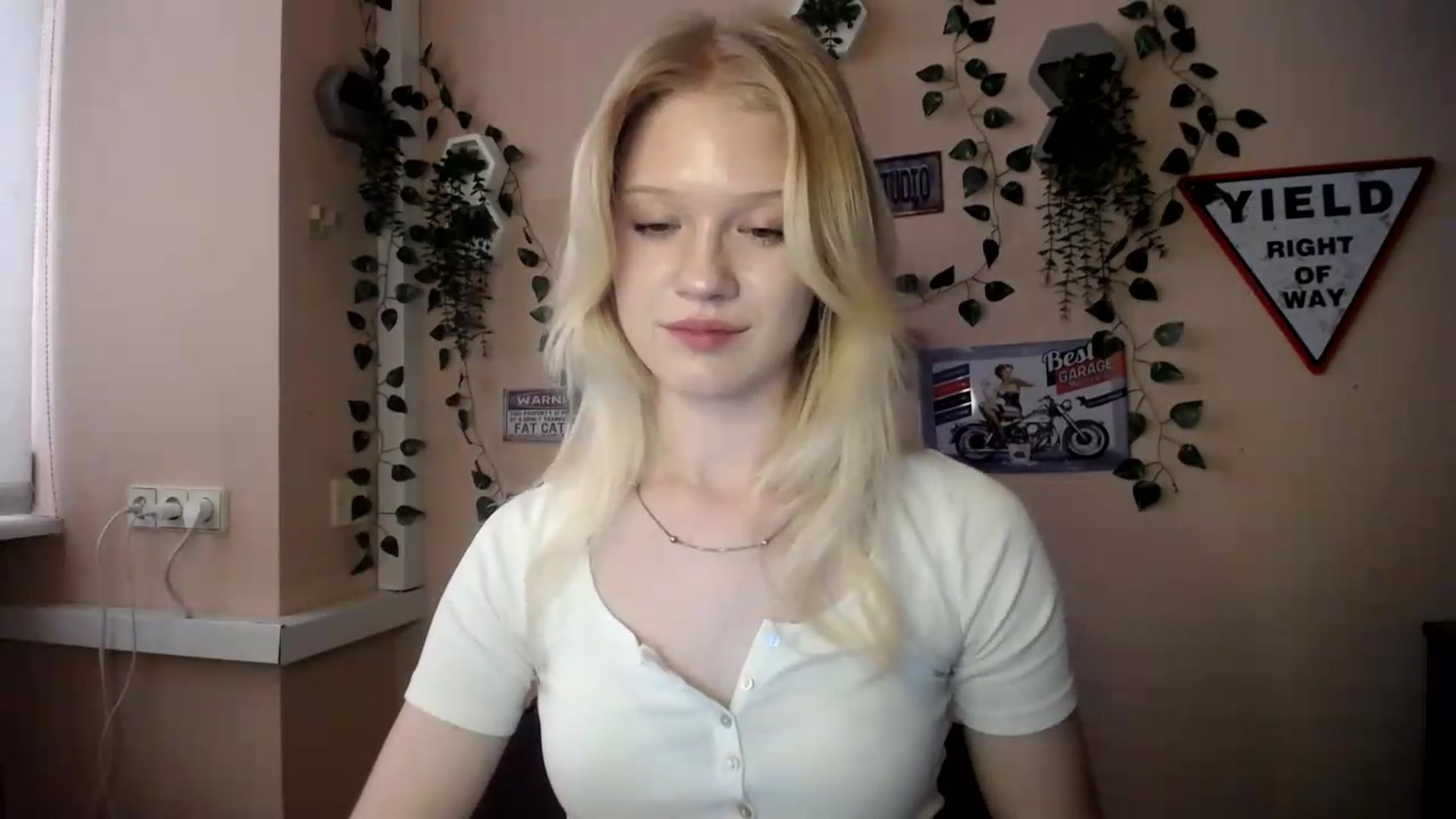 Gallery image thumbnail from Angel_baby's myfreecams stream on, 06/27/2026, 18:01 image 17 of 20