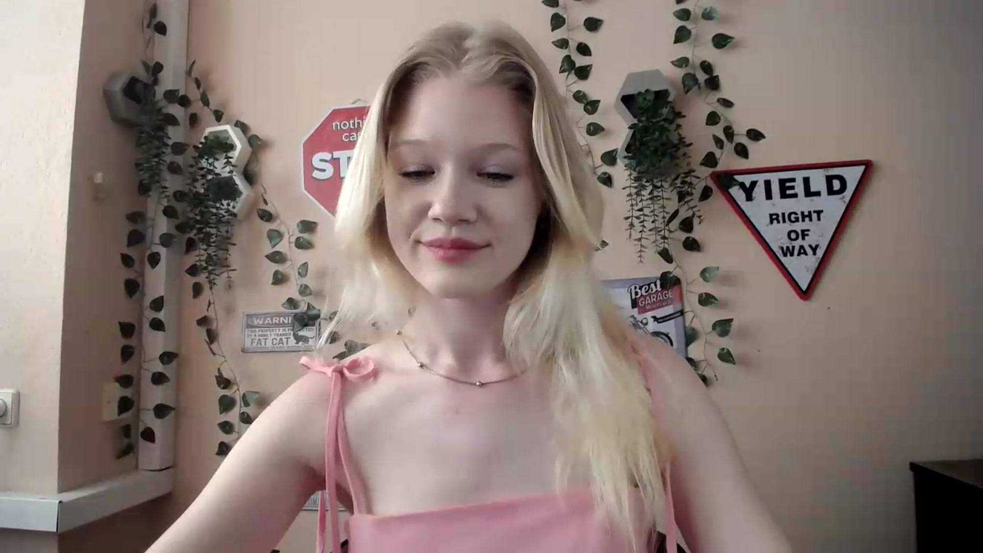 Gallery image thumbnail from Angel_baby's myfreecams stream on, 06/30/2026, 16:33 image 17 of 20