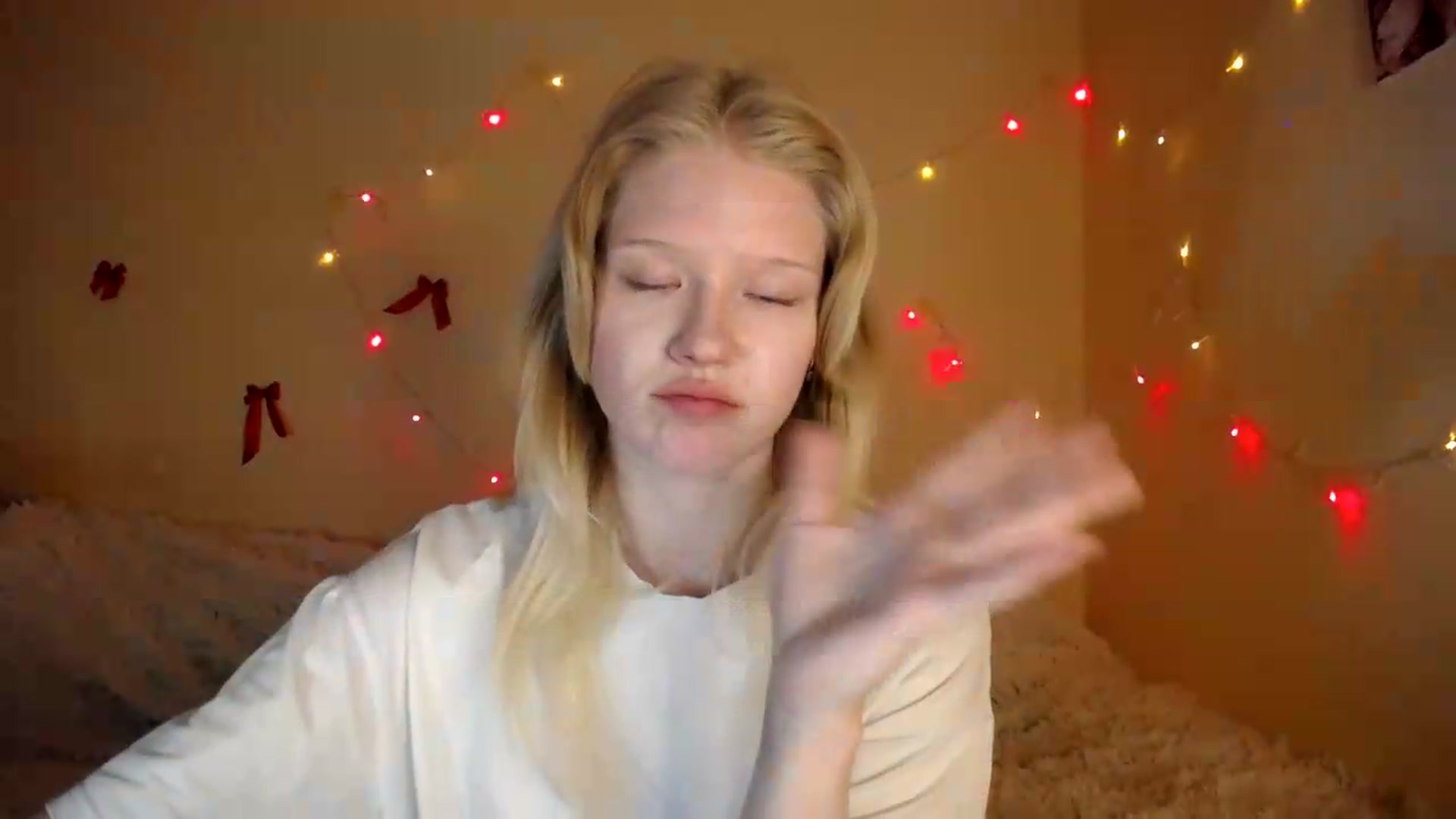 Gallery image thumbnail from Angel_baby's myfreecams stream on, 08/10/2026, 17:22 image 3 of 20