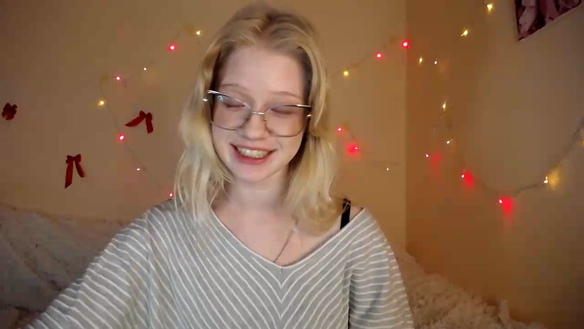 Gallery image thumbnail from Angel_baby's myfreecams stream on, 08/12/2026, 13:37 image 16 of 20