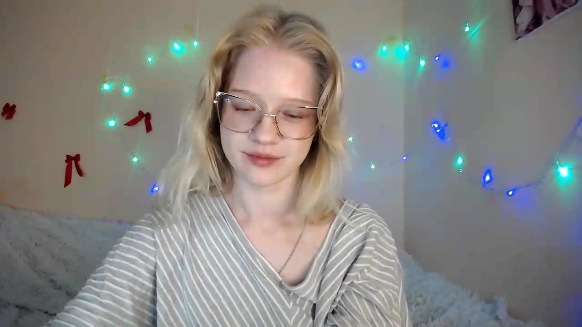 Gallery image thumbnail from Angel_baby's myfreecams stream on, 08/12/2026, 13:37 image 12 of 20