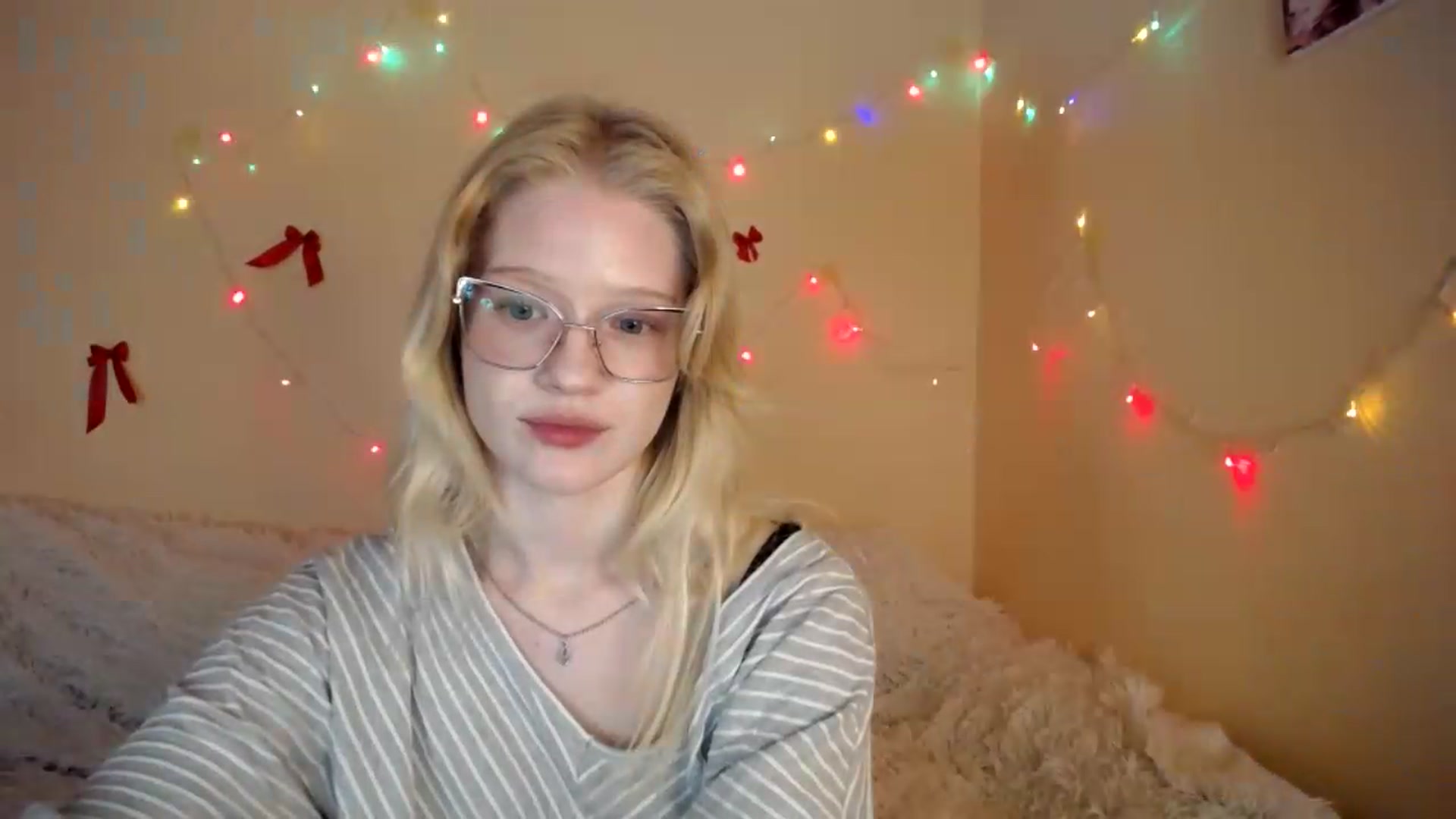 Gallery image thumbnail from Angel_baby's myfreecams stream on, 08/12/2026, 14:37 image 16 of 20
