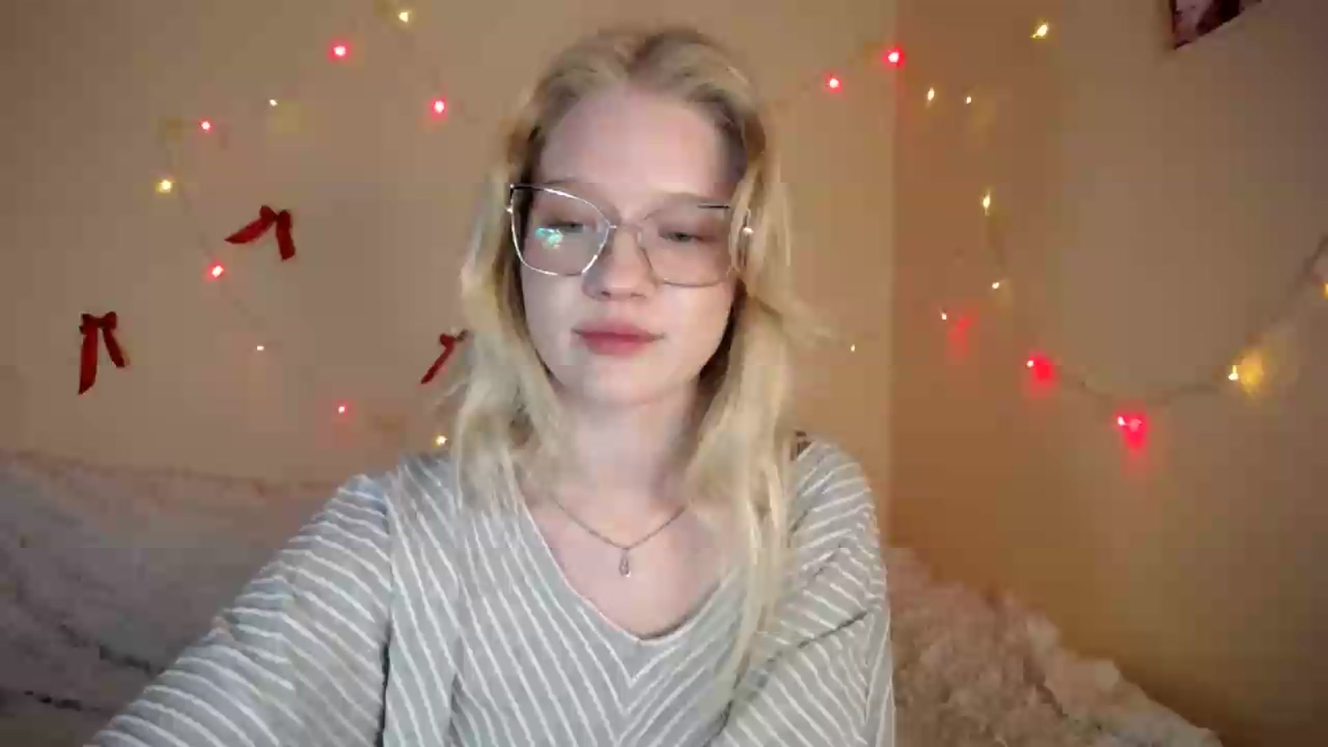 Gallery image thumbnail from Angel_baby's myfreecams stream on, 08/12/2026, 14:37 image 13 of 20