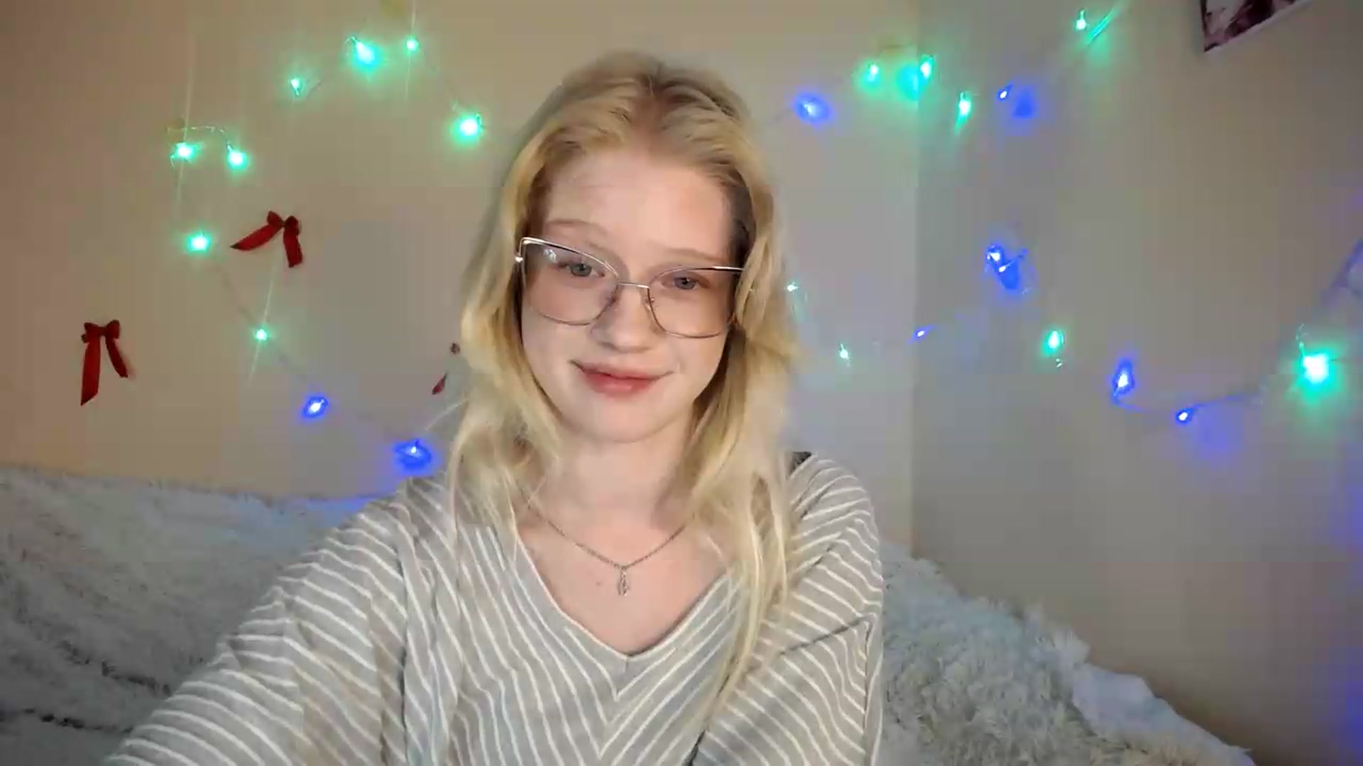 Gallery image thumbnail from Angel_baby's myfreecams stream on, 08/12/2026, 14:37 image 12 of 20