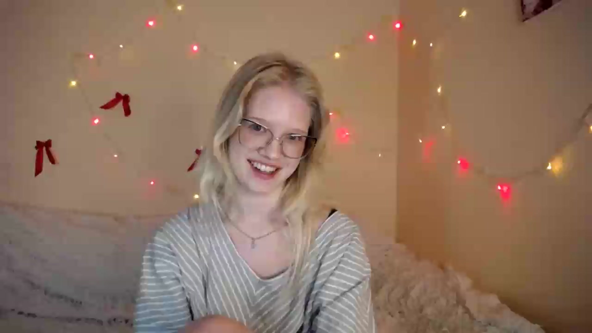 Gallery image thumbnail from Angel_baby's myfreecams stream on, 08/12/2026, 14:37 image 10 of 20