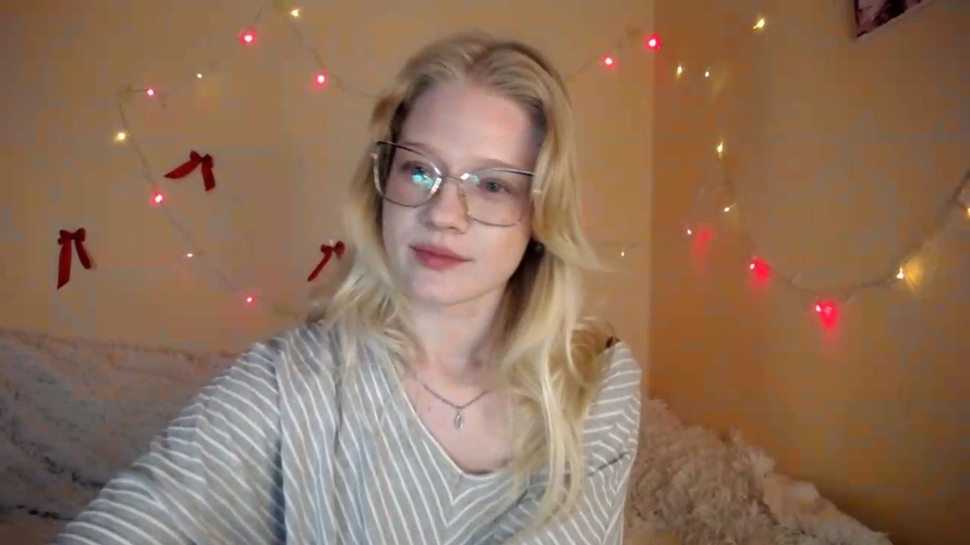 Gallery image thumbnail from Angel_baby's myfreecams stream on, 08/12/2026, 14:37 image 4 of 20