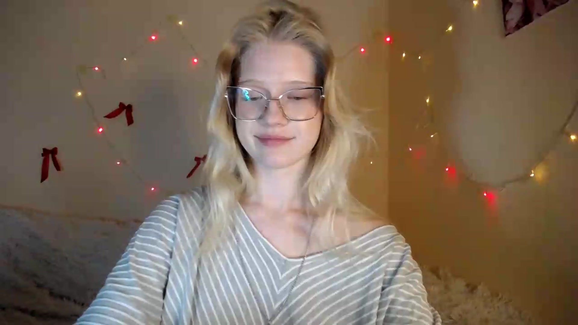 Gallery image thumbnail from Angel_baby's myfreecams stream on, 08/12/2026, 17:50 image 14 of 20