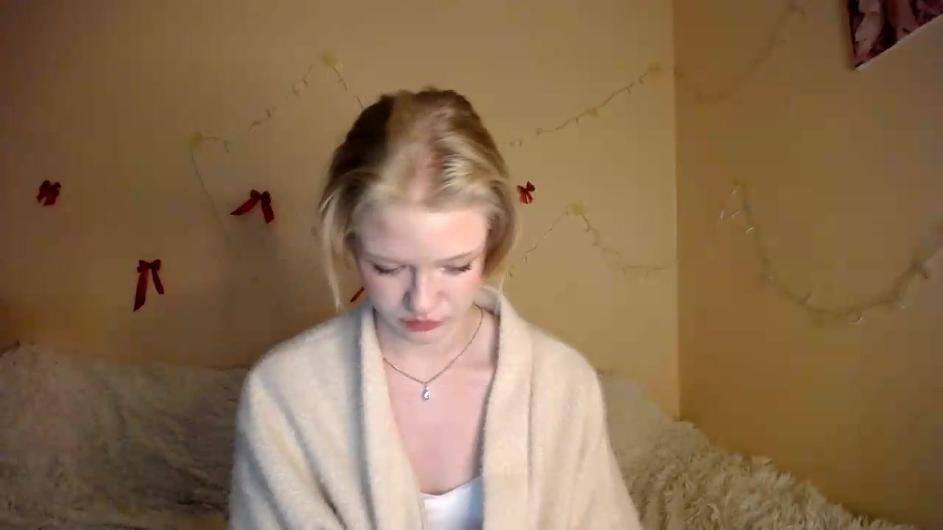 Gallery image thumbnail from Angel_baby's myfreecams stream on, 08/14/2026, 21:37 image 16 of 20