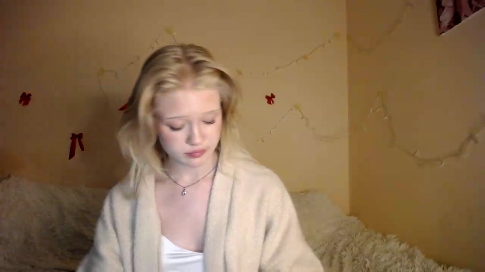 Gallery image thumbnail from Angel_baby's myfreecams stream on, 08/14/2026, 21:37 image 18 of 20