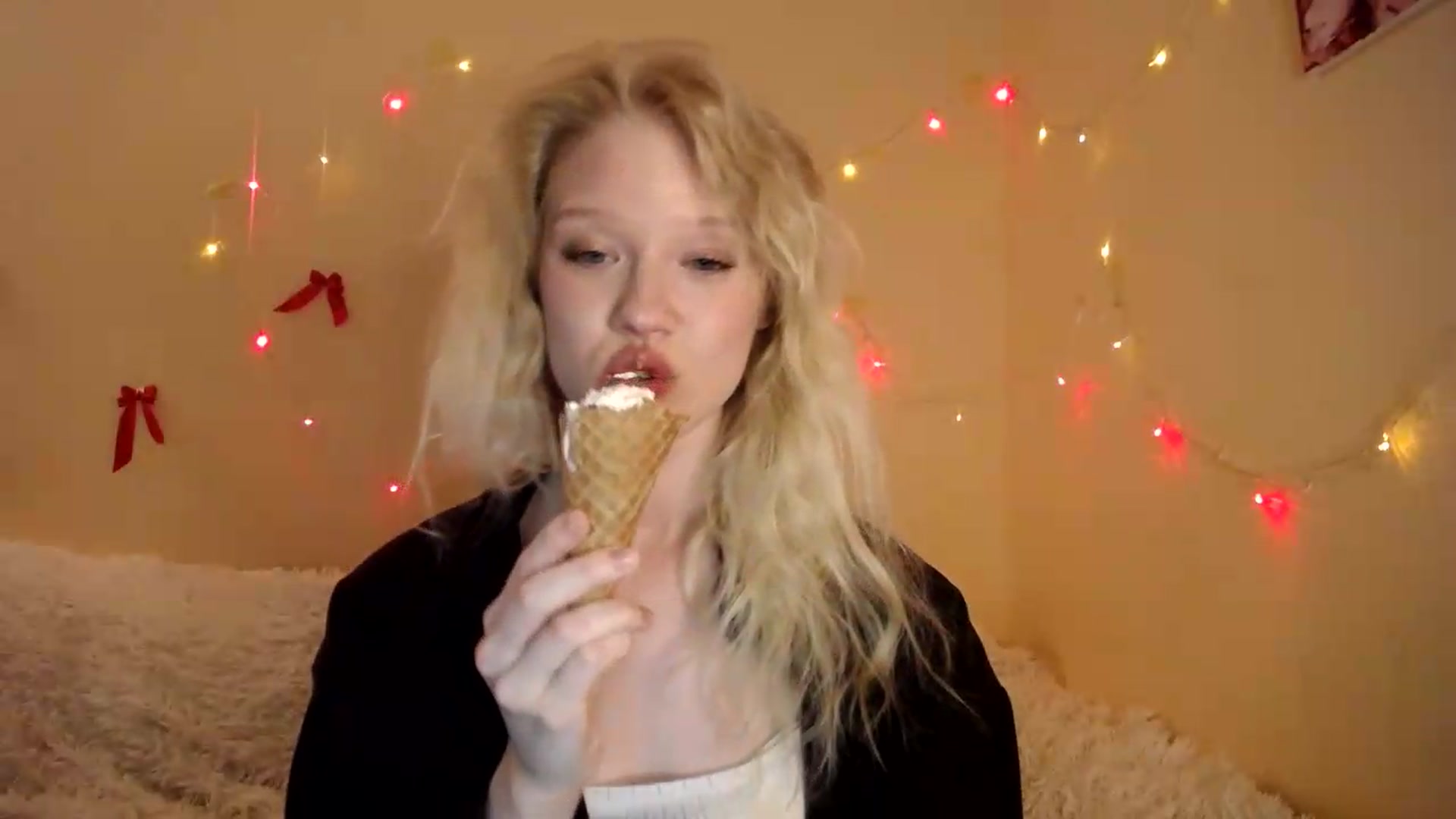 Gallery image thumbnail from Angel_baby's myfreecams stream on, 08/15/2026, 18:26 image 8 of 20