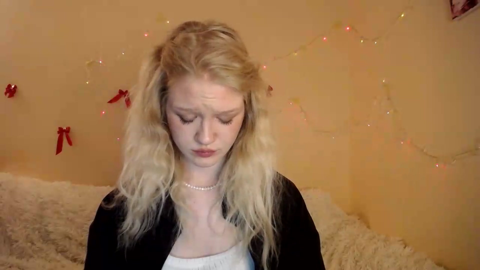 Gallery image thumbnail from Angel_baby's myfreecams stream on, 08/15/2026, 19:09 image 6 of 20