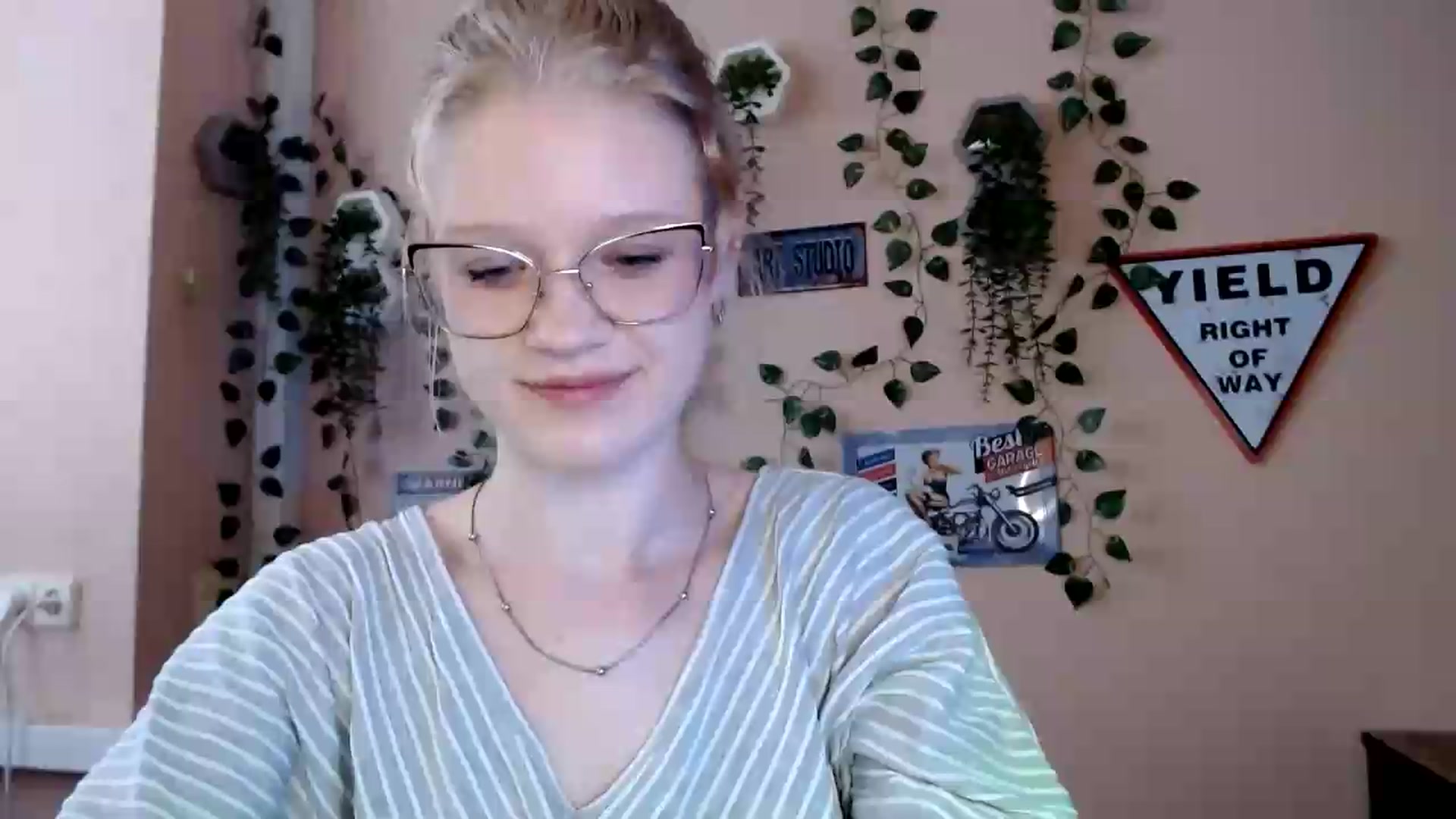 Gallery image thumbnail from Angel_baby's myfreecams stream on, 09/06/2026, 15:38 image 18 of 20