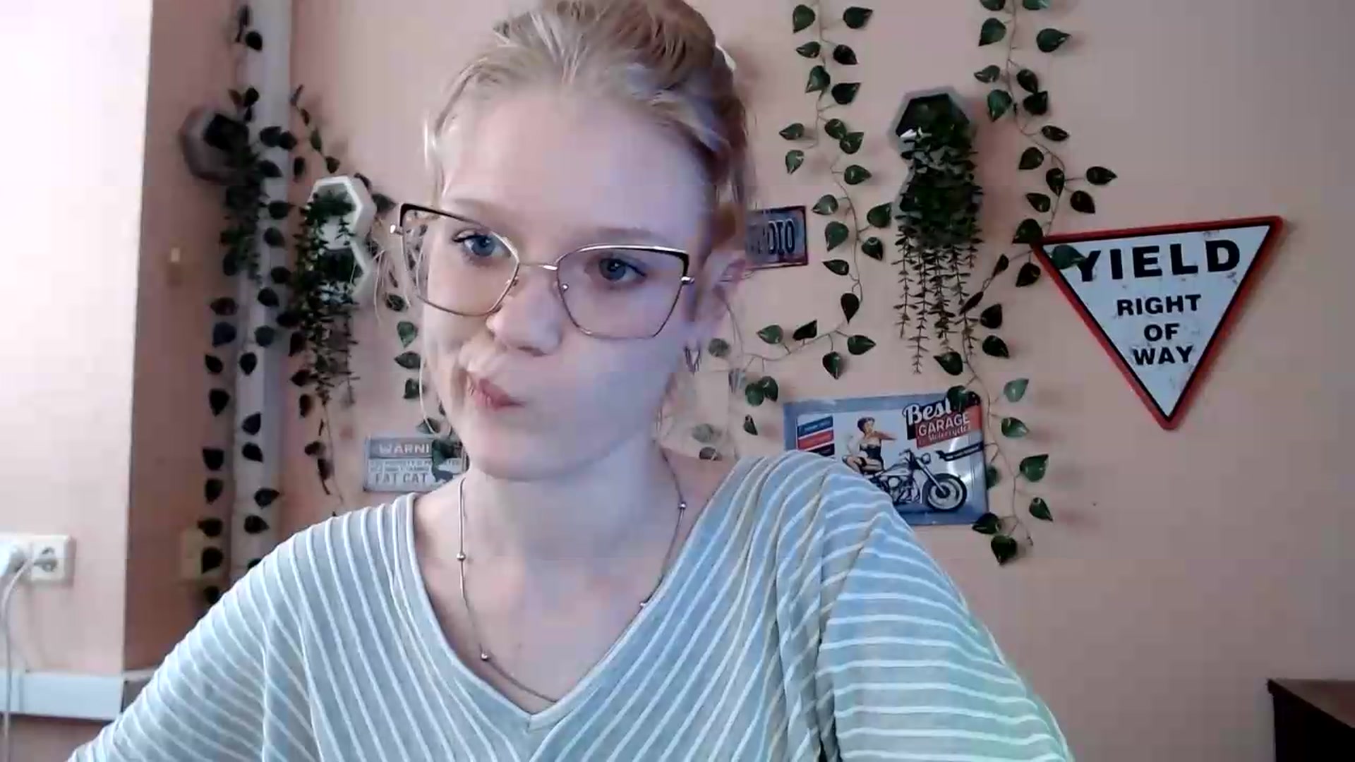 Gallery image thumbnail from Angel_baby's myfreecams stream on, 09/06/2026, 15:38 image 12 of 20