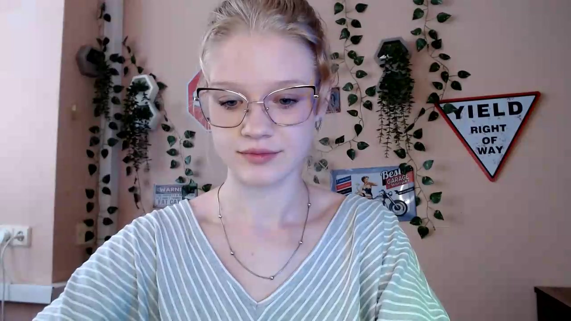 Gallery image thumbnail from Angel_baby's myfreecams stream on, 09/06/2026, 15:38 image 15 of 20