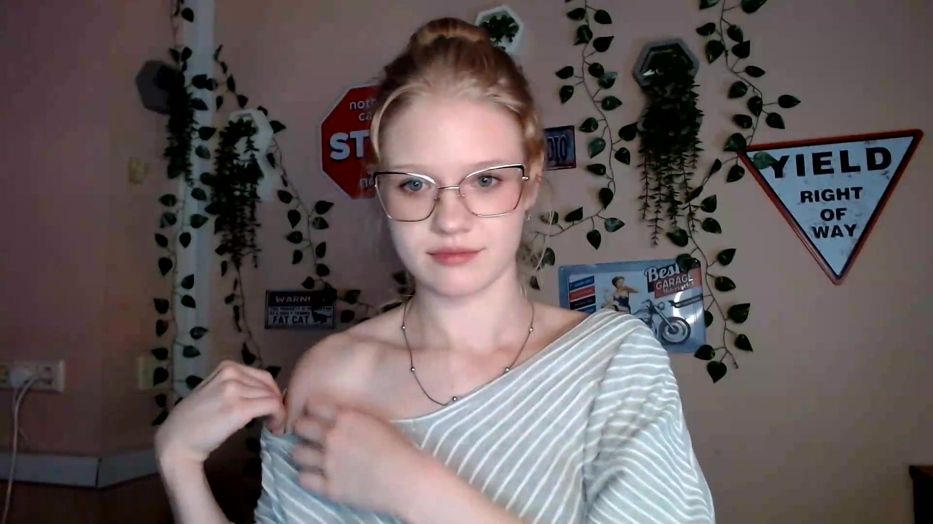 Gallery image thumbnail from Angel_baby's myfreecams stream on, 09/06/2026, 17:12 image 11 of 20