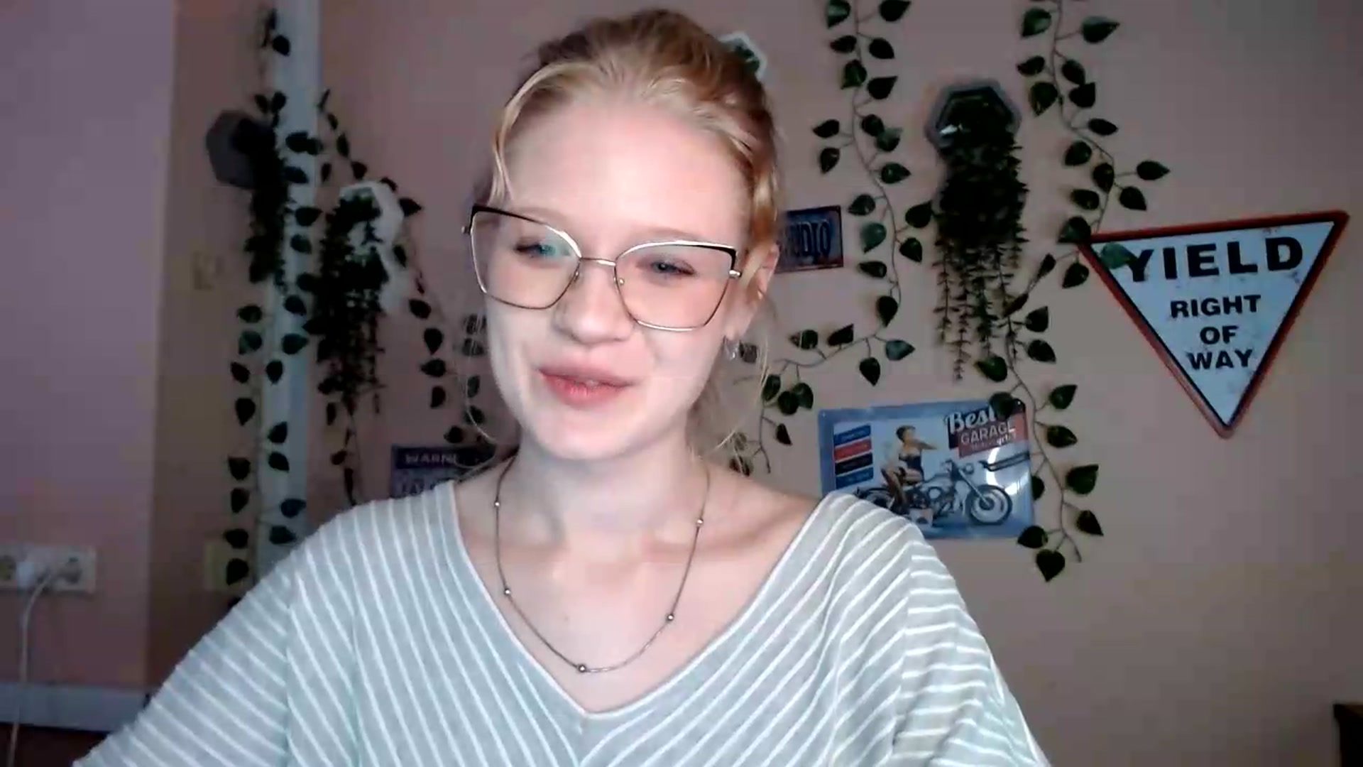 Gallery image thumbnail from Angel_baby's myfreecams stream on, 09/06/2026, 17:12 image 7 of 20