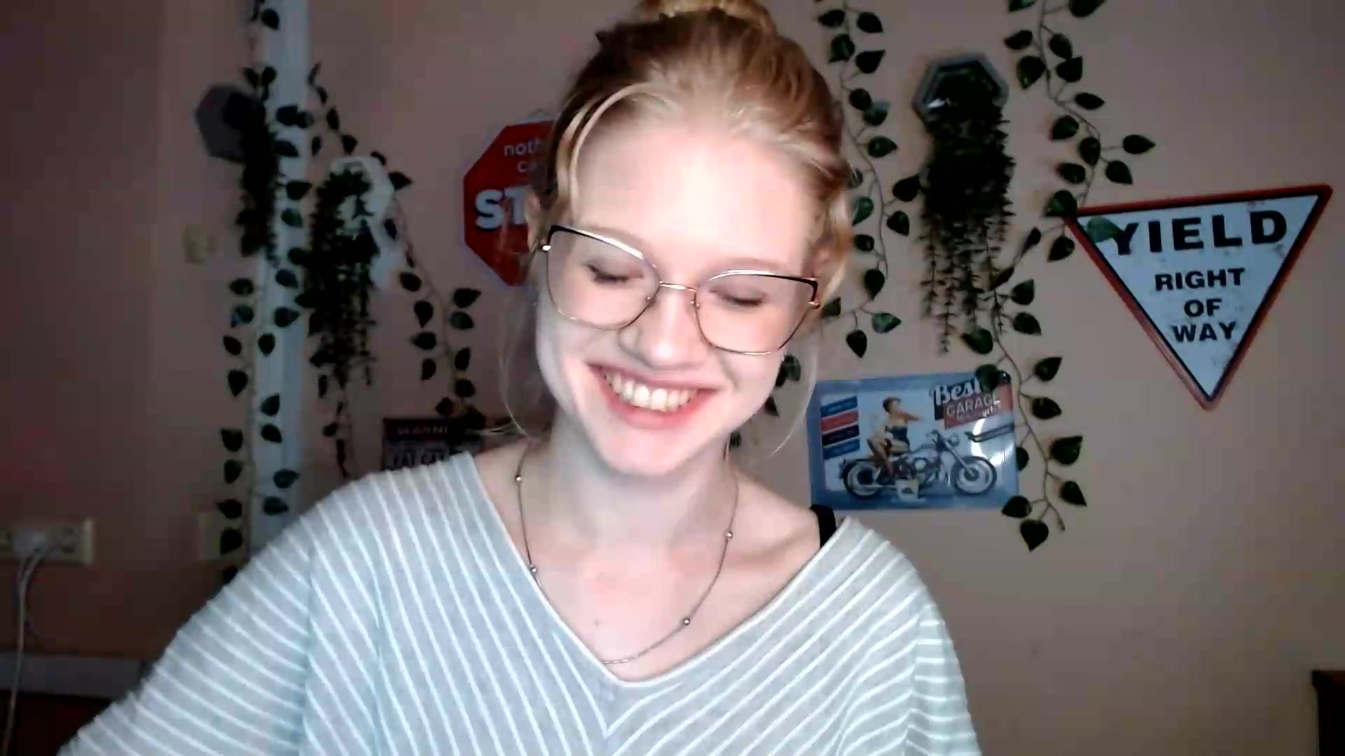 Gallery image thumbnail from Angel_baby's myfreecams stream on, 09/06/2026, 17:12 image 17 of 20