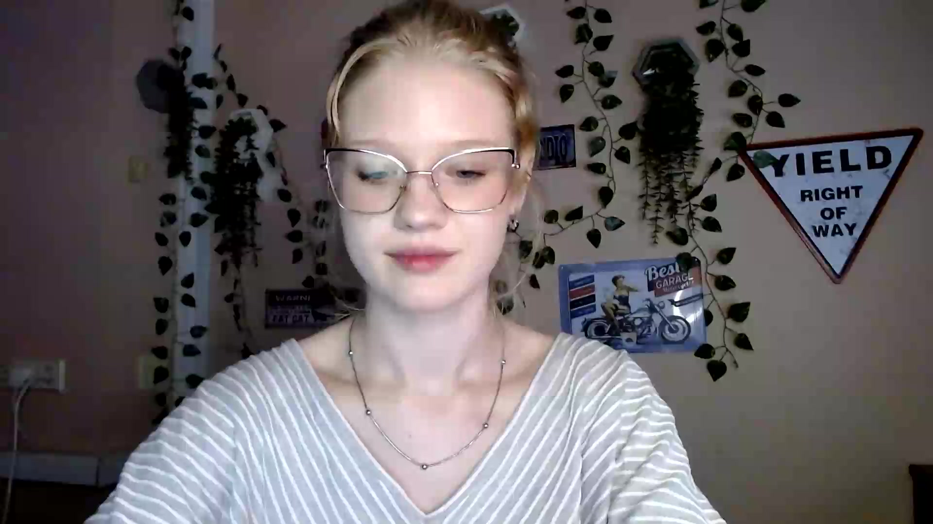 Gallery image thumbnail from Angel_baby's myfreecams stream on, 09/06/2026, 17:12 image 12 of 20
