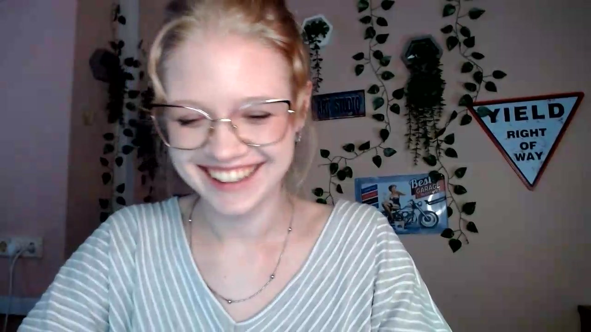 Gallery image thumbnail from Angel_baby's myfreecams stream on, 09/06/2026, 17:12 image 6 of 20