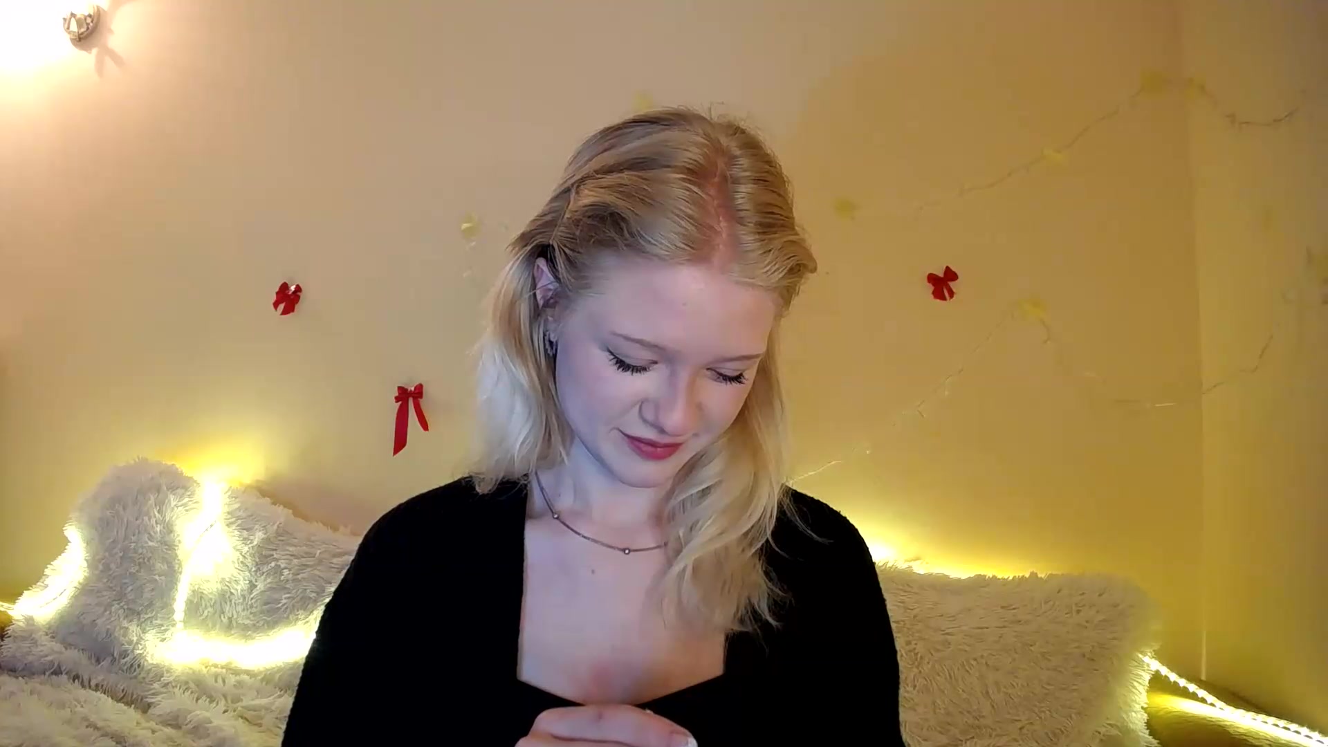 Gallery image thumbnail from Angel_baby's myfreecams stream on, 09/19/2026, 20:11 image 17 of 20
