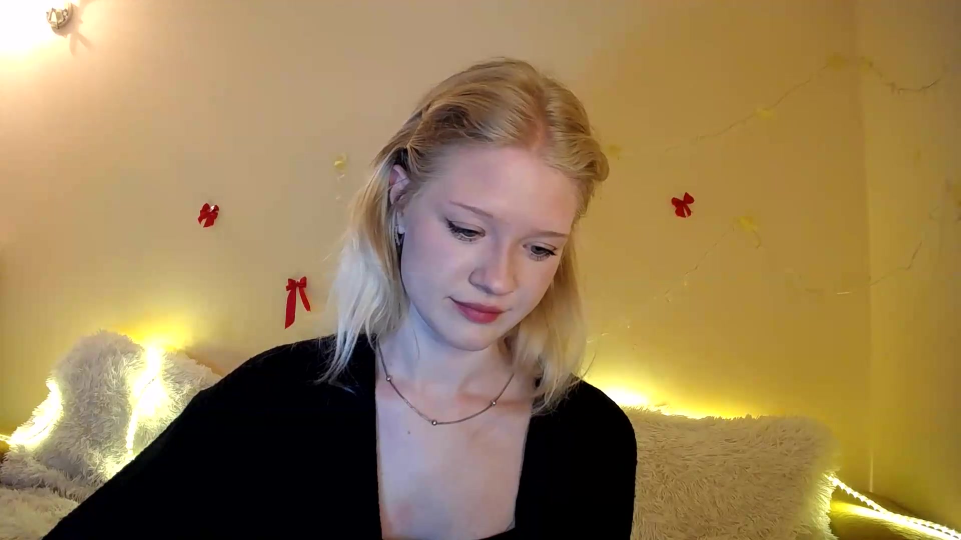 Gallery image thumbnail from Angel_baby's myfreecams stream on, 09/19/2026, 20:11 image 9 of 20