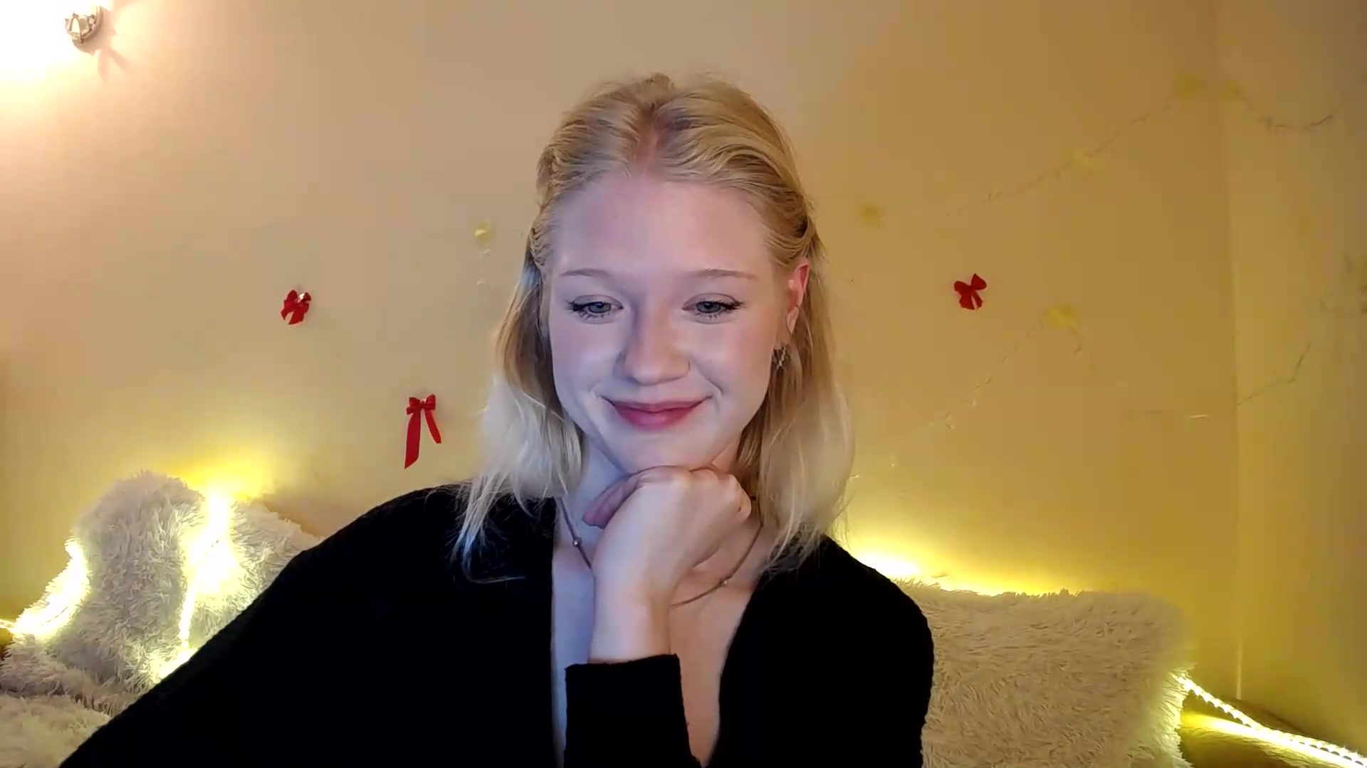 Gallery image thumbnail from Angel_baby's myfreecams stream on, 09/19/2026, 20:11 image 6 of 20