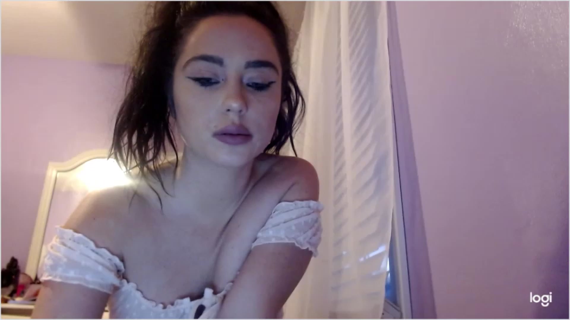 Gallery image thumbnail from Angel_baby124's myfreecams stream on, 11/21/2022, 22:21 image 14 of 20
