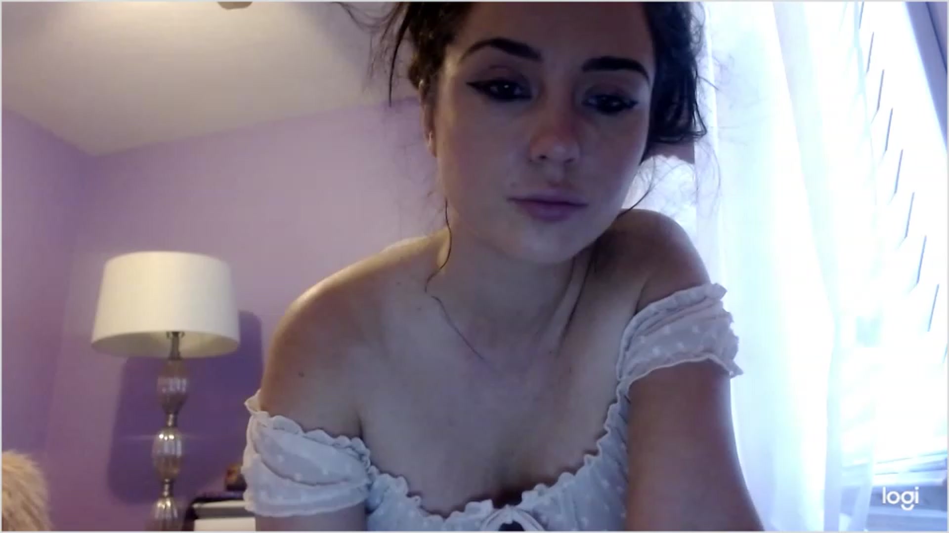 Gallery image thumbnail from Angel_baby124's myfreecams stream on, 12/11/2022, 20:10 image 6 of 20